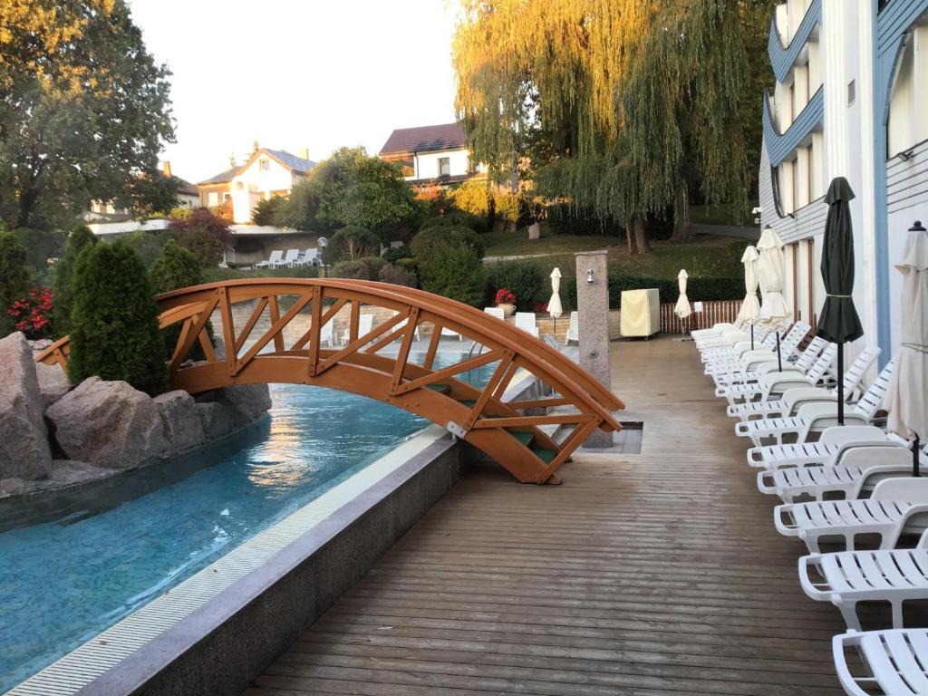 Bazén v ubytovaní Spa Residence Carbona Hévíz - Relax, Sissi Apartmanok alebo v jeho blízkosti