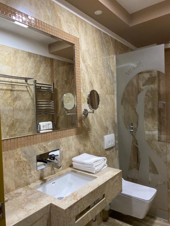 New W Hotel - Image 6