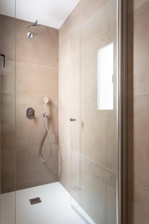 Kúpeľňa v ubytovaní New 140m2 loft-style flat at town heart, 3 beaches close CASA LEON