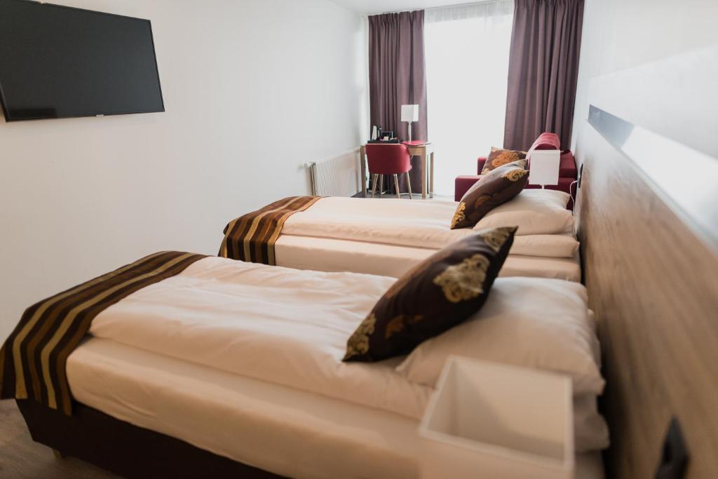 Hotel Duus by Keflavik Airport tesisinde bir odada yatak veya yataklar