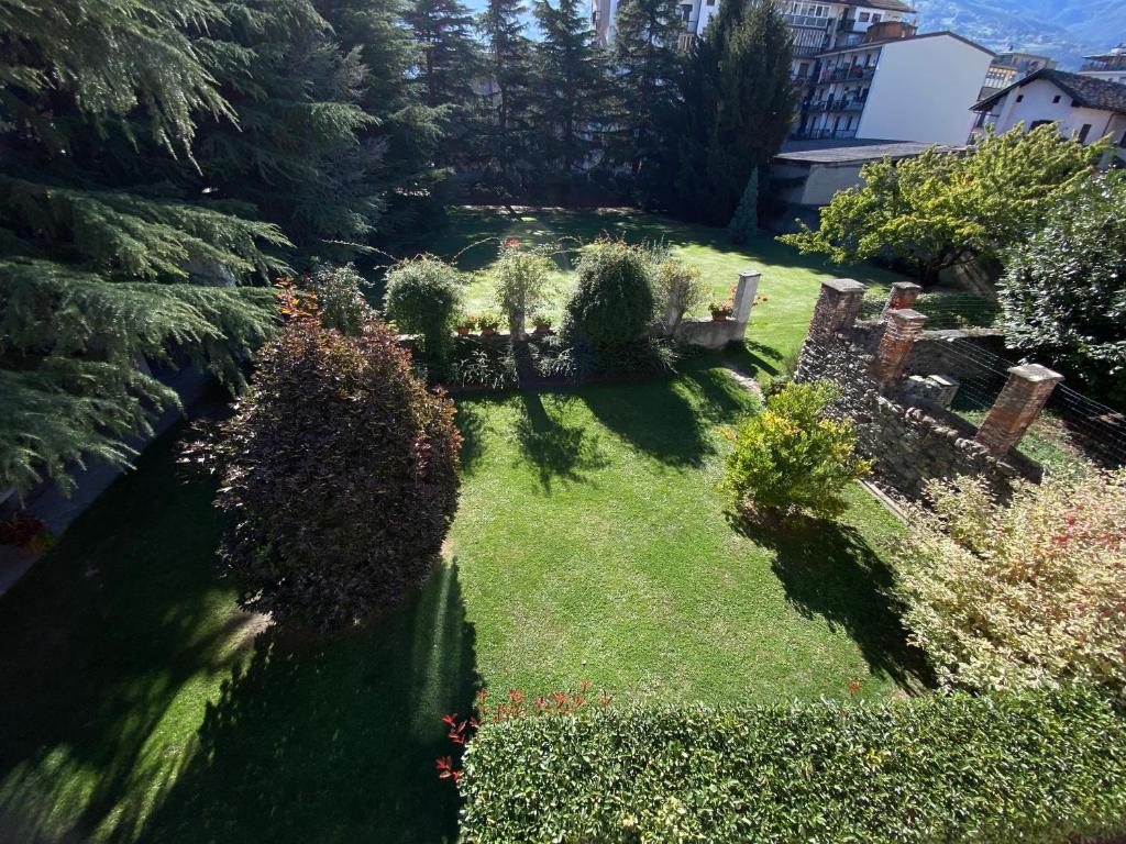 A garden outside Casa di Sant'Anselmo Aosta - Il Parco