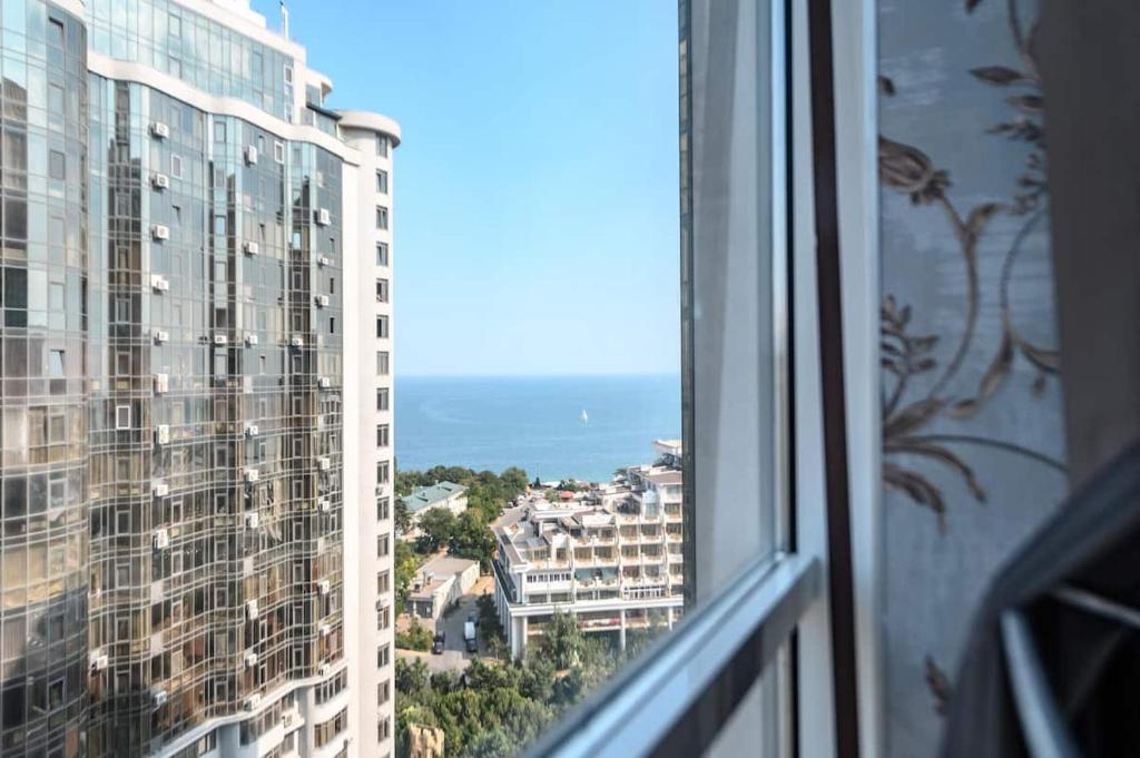 Бесті апартаменти, 2 спальні, вид моря 0523 fainorent