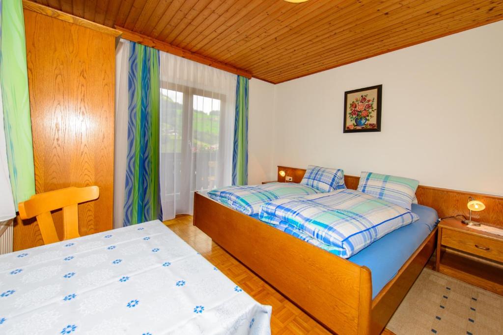 Postel nebo postele na pokoji v ubytování Schrahlehen