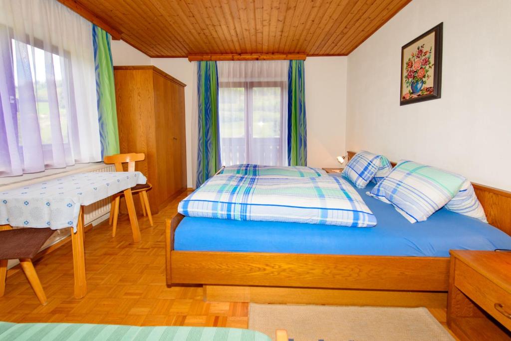 Postel nebo postele na pokoji v ubytování Schrahlehen