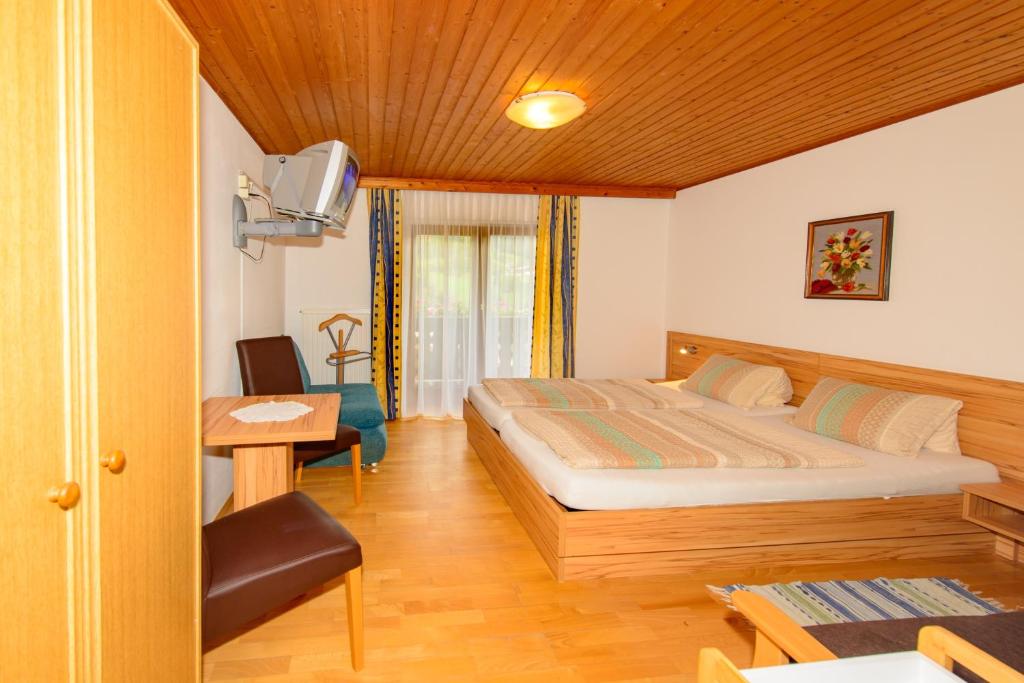 Postel nebo postele na pokoji v ubytování Schrahlehen