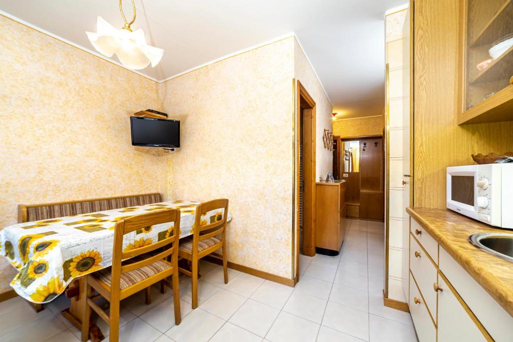 Kuchyňa alebo kuchynka v ubytovaní Chalet La Nuvola