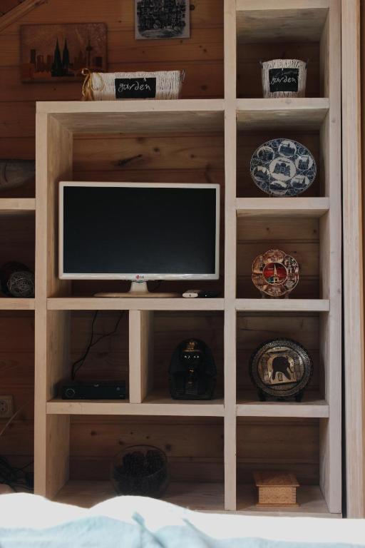 TV a/nebo společenská místnost v ubytování Чорногірський Вітер