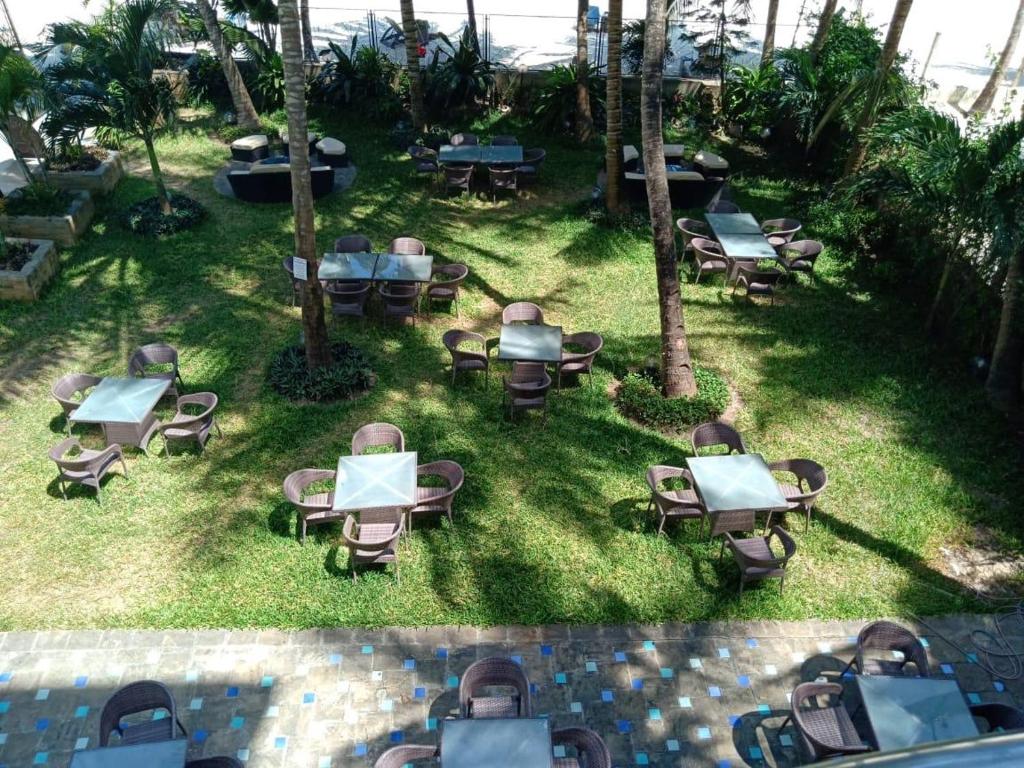Zahrada ubytování Rosy Sea Front Beach Condo