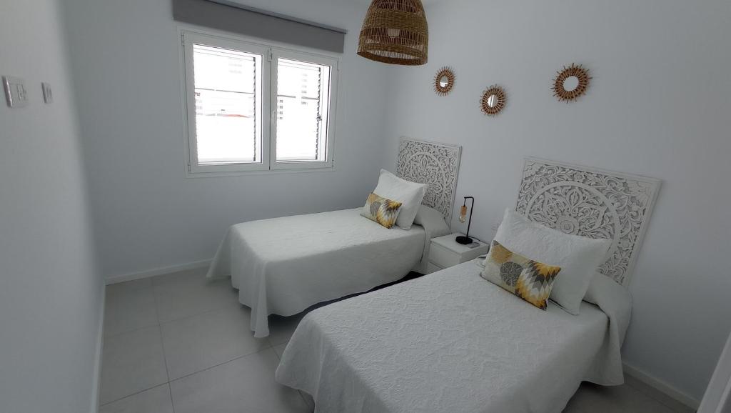 Postel nebo postele na pokoji v ubytování VILLA TRAFALGAR, magnífica casa en la costa ideal para familias que buscan tranquilidad