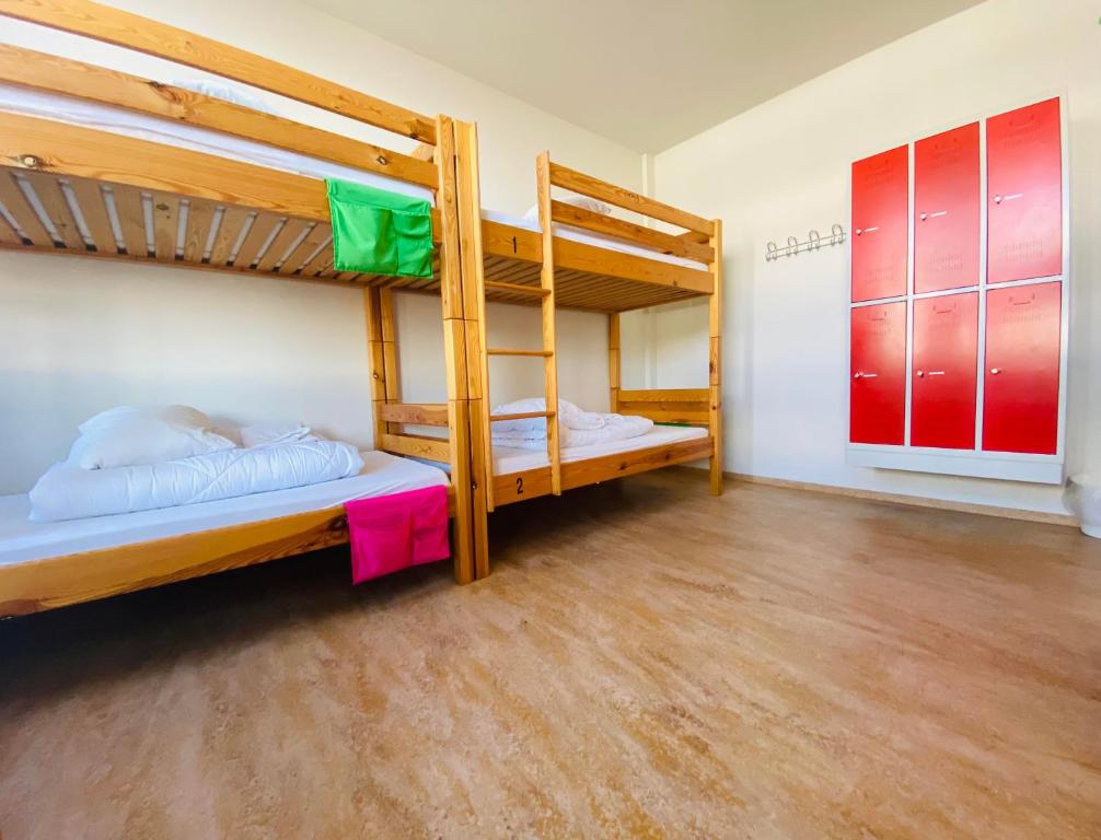 Postel nebo postele na pokoji v ubytování Bus Hostel Reykjavik - Reykjavik Terminal