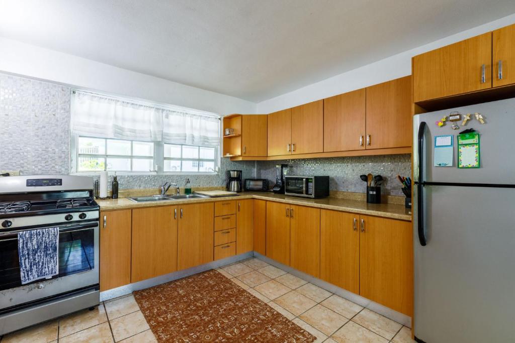 Η κουζίνα ή μικρή κουζίνα στο Rainforest Retreat 15 min from the beach