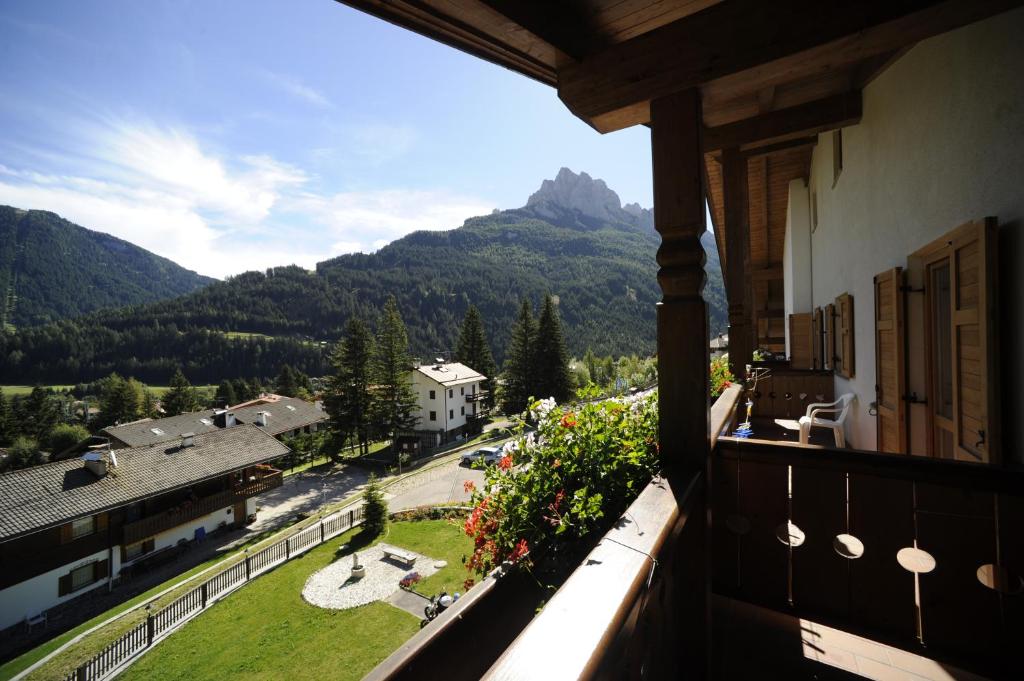 Nespecifikovaný výhled na hory nebo výhled na hory při pohledu z hotelu
