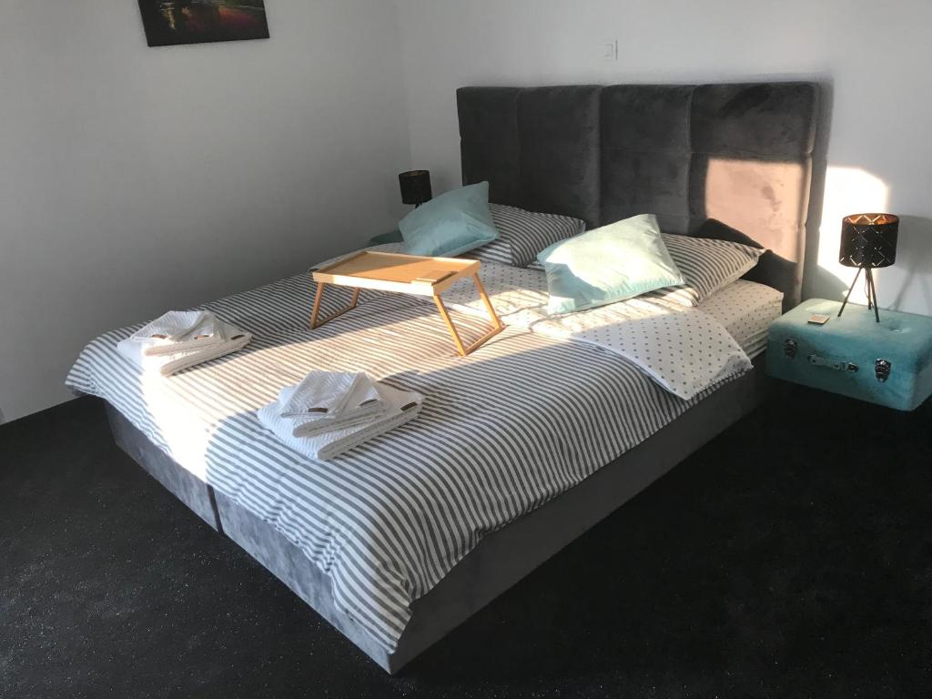 Postel nebo postele na pokoji v ubytování WooW Apartments