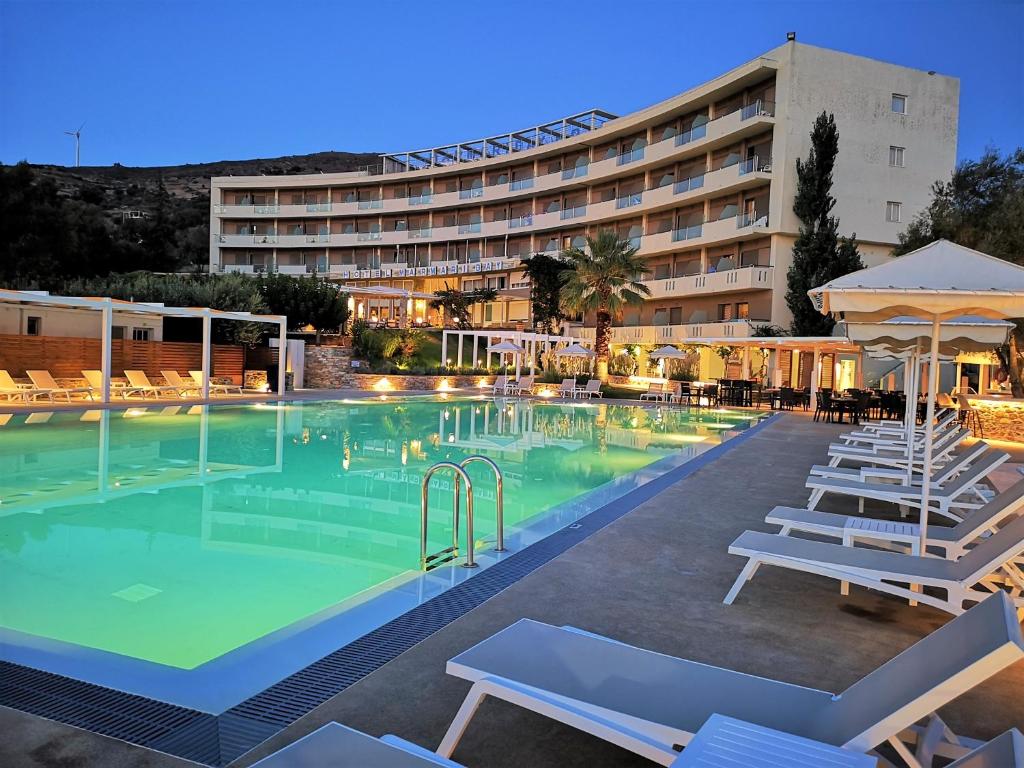 Bazén v ubytování Marmari Bay Hotel nebo v jeho okolí