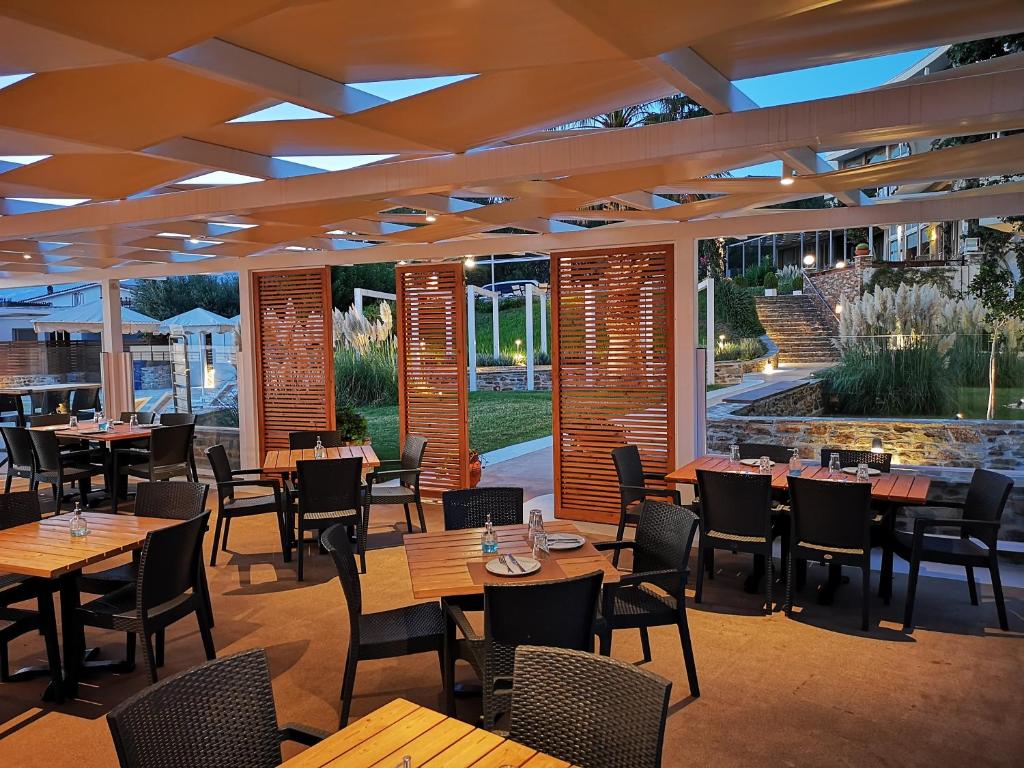 Restaurace v ubytování Marmari Bay Hotel