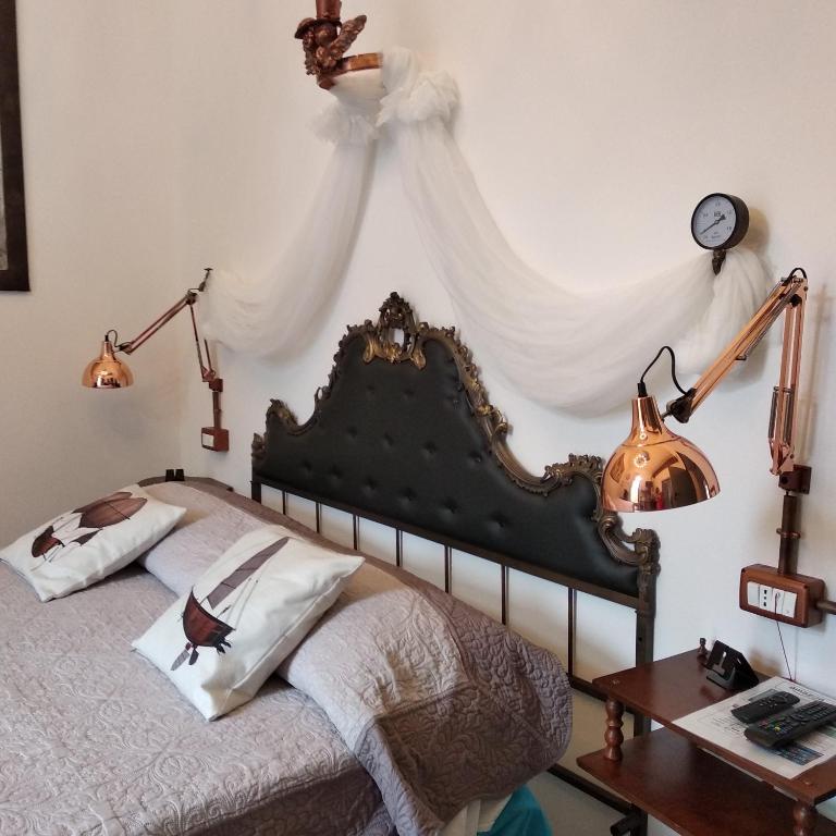 Postel nebo postele na pokoji v ubytování BB SharingLoft Sirmione