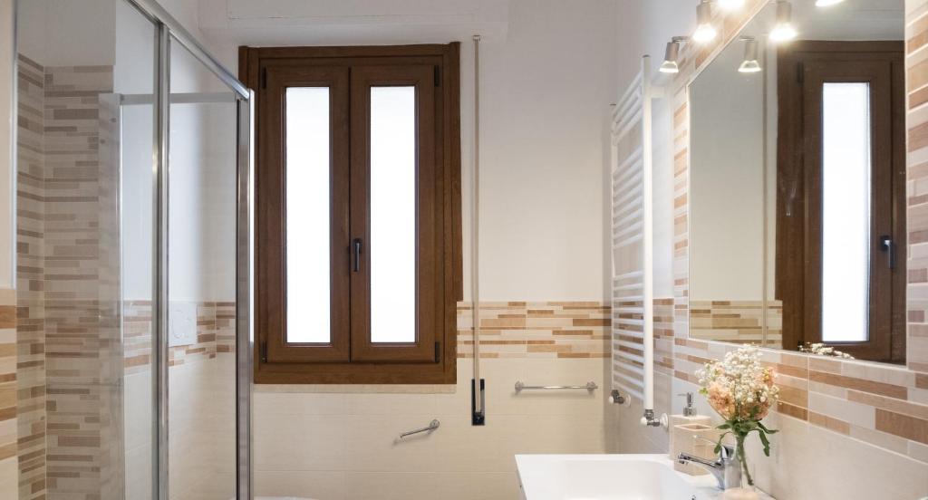 A bathroom at 50mt dal mare