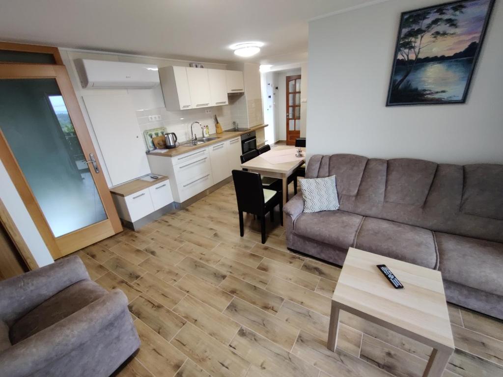 Kuchyň nebo kuchyňský kout v ubytování Bertalan Apartman