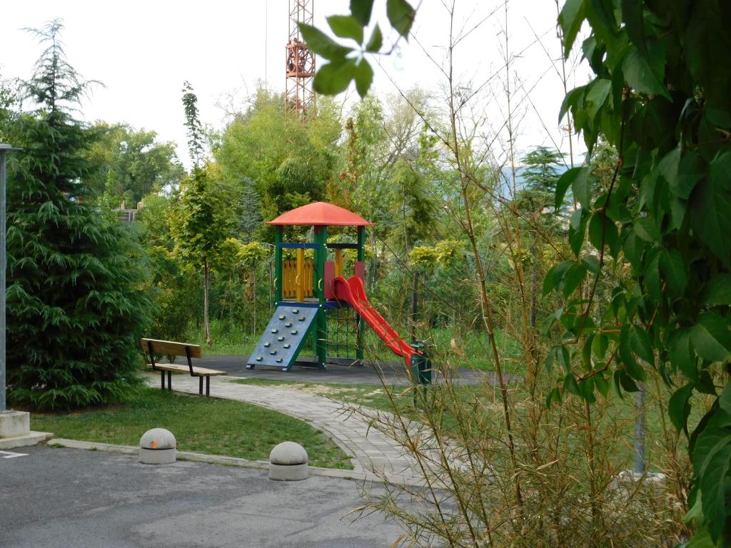 Plac zabaw dla dzieci w obiekcie City Style Apartment-New Zagreb