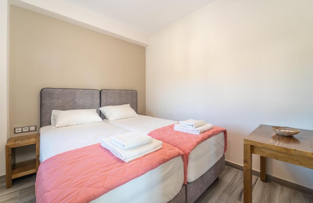 A bed or beds in a room at CARLOS MANSION LUXURY SUITES