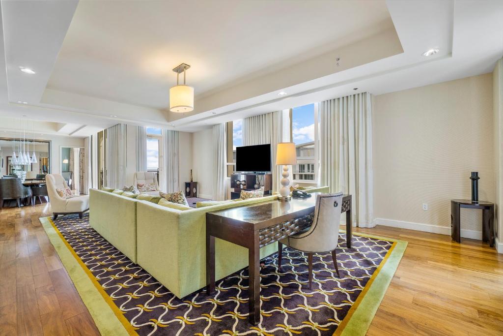 Μια τηλεόραση ή/και κέντρο ψυχαγωγίας στο Presidential Penthouse Suite
