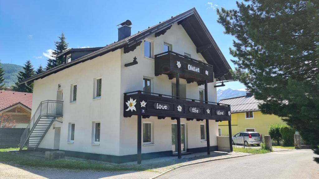 Budova, v ktorej sa apartmán nachádza