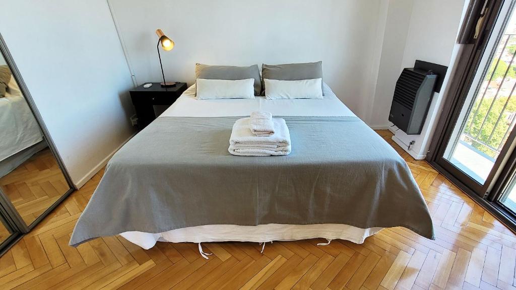 a bedroom with a bed with two towels on it at Studio Uriarte Palermo Soho in Buenos Aires