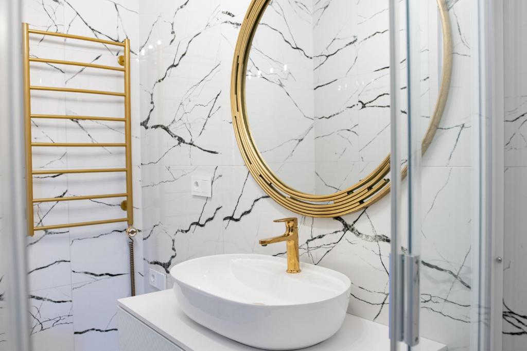Adler Aparthotel - Superior Aile Odası