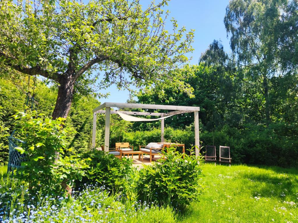 Vonkajšia záhrada v ubytovaní Apartamenty Miły - Gdynia Redłowo