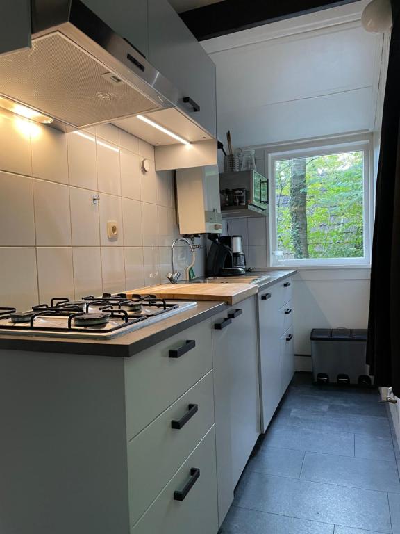 Kuchyň nebo kuchyňský kout v ubytování Sunclass Durbuy huisje 205
