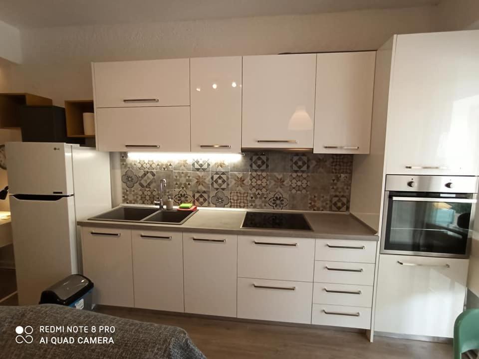 Η κουζίνα ή μικρή κουζίνα στο Cozy Suite Siviri