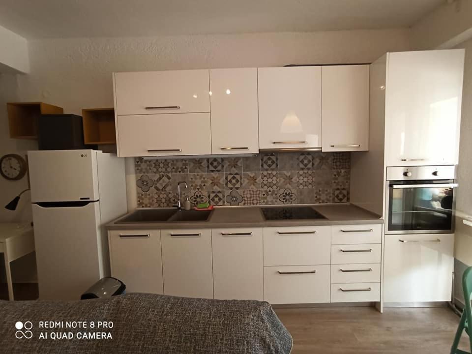 Η κουζίνα ή μικρή κουζίνα στο Cozy Suite Siviri