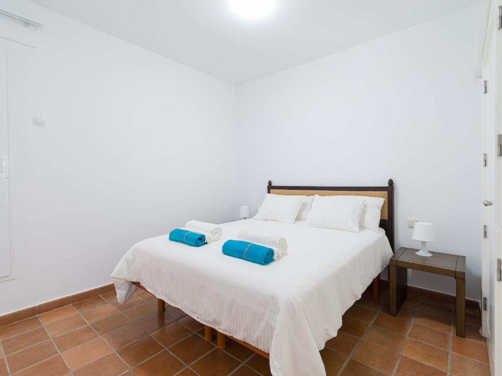 Postel nebo postele na pokoji v ubytování Maspalomas Golf Villa Private Heated Pool-no stairs