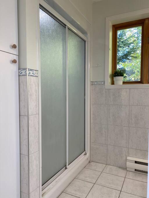 Ein Badezimmer in der Unterkunft Chalet «L'Autrichien» de Charlevoix