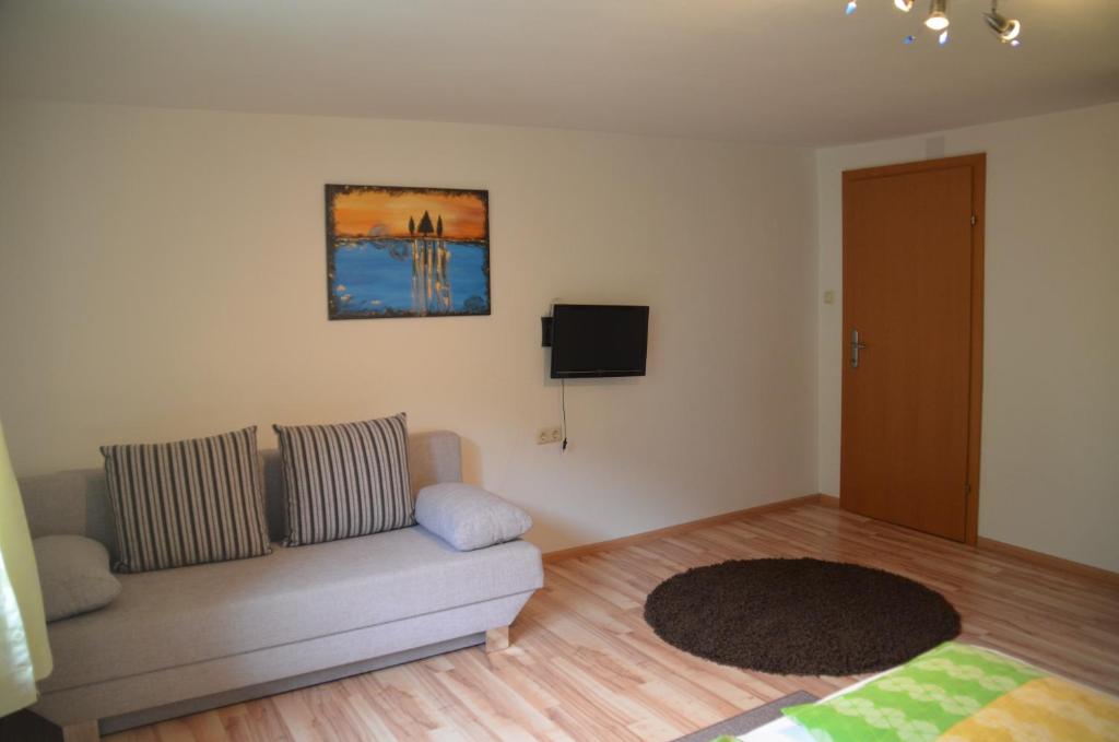 TV a/nebo společenská místnost v ubytování Reiters-Ferienhaus