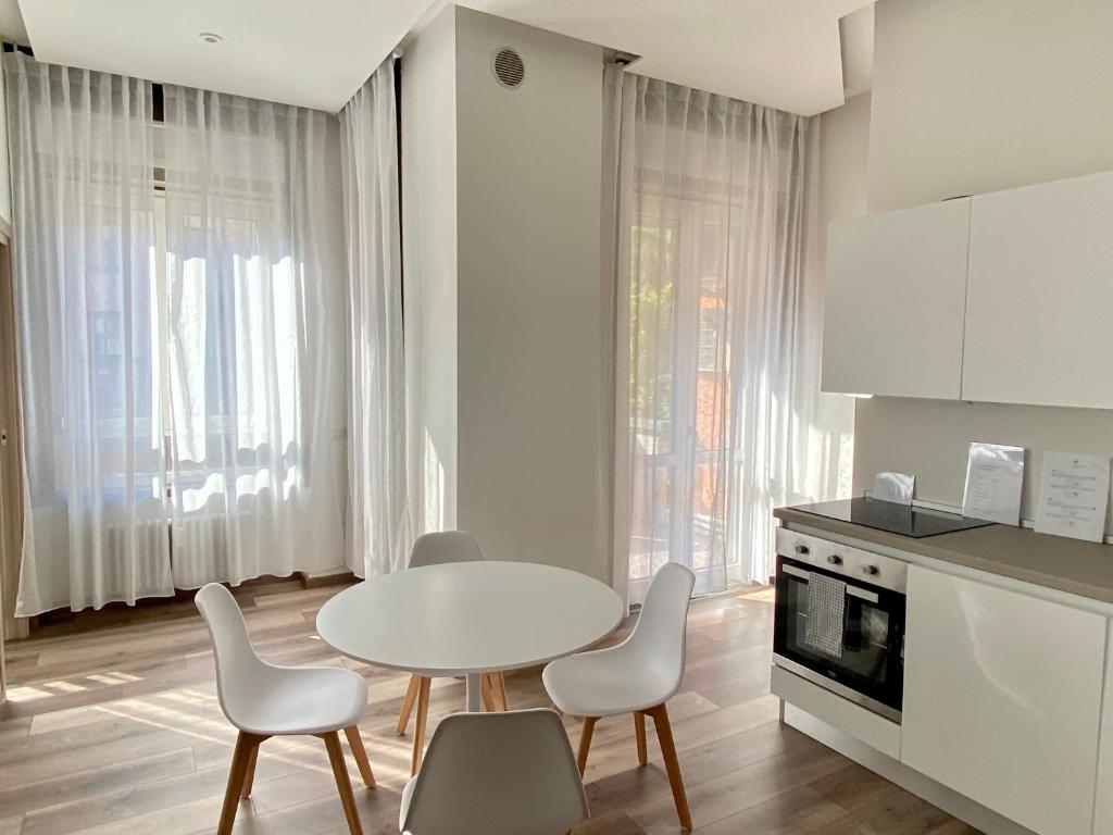 A kitchen or kitchenette at Suite boutique Moscova