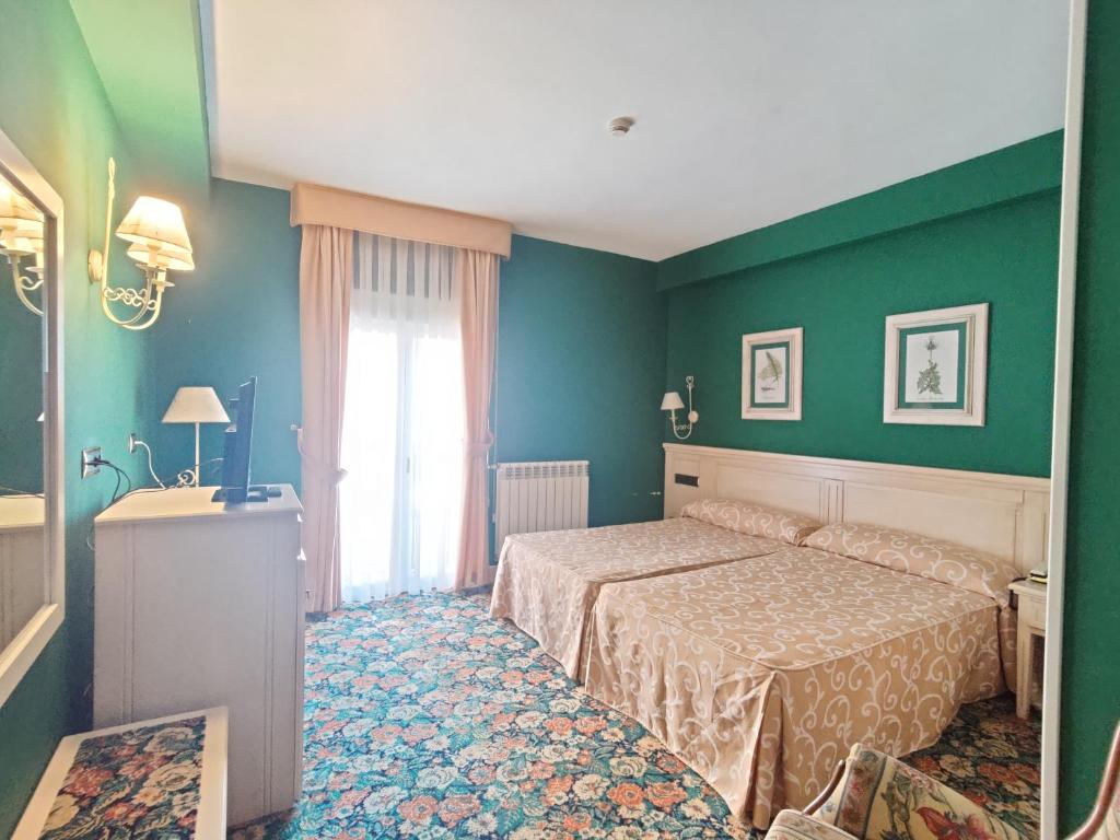 Postel nebo postele na pokoji v ubytování Hotel Leonor Mirón