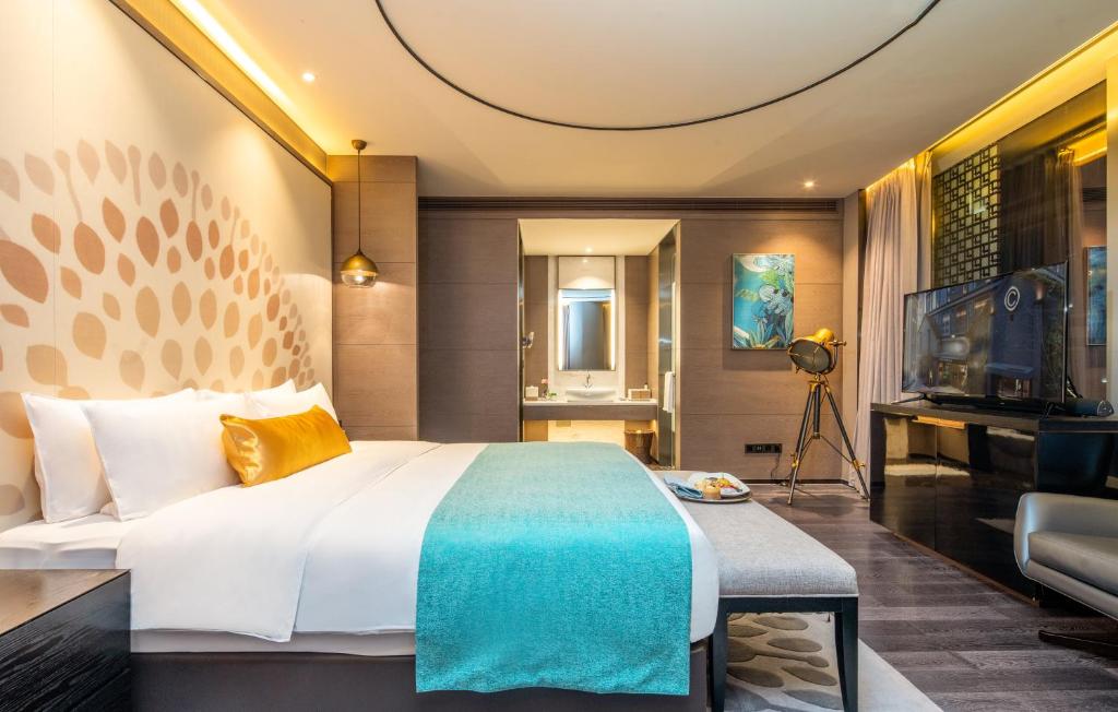 Postel nebo postele na pokoji v ubytování Cachet Boutique Kunming Artime