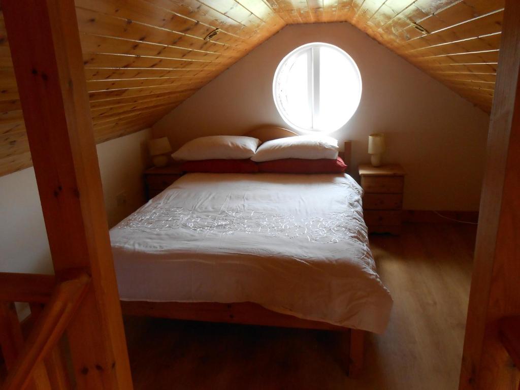 Postel nebo postele na pokoji v ubytování Birchdale Cottage