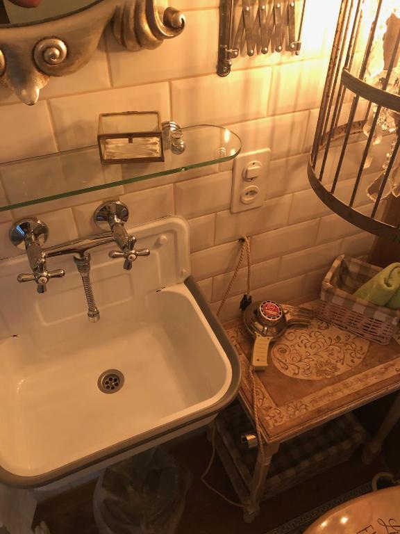A bathroom at Chez Sven - Studio 'Le Petit'