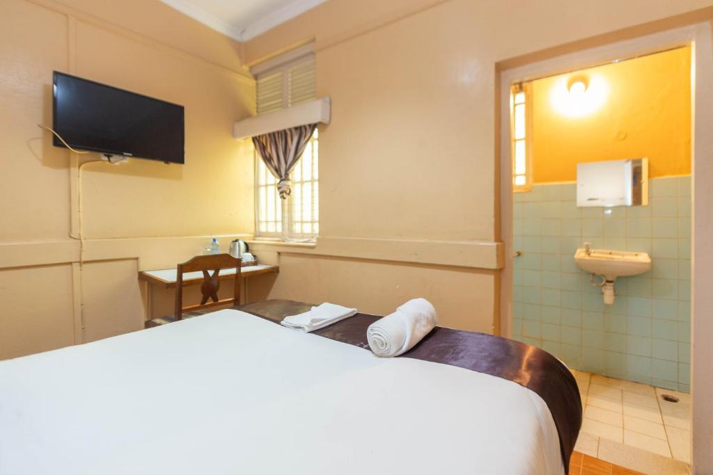 Postel nebo postele na pokoji v ubytování Impala Hotel Parklands