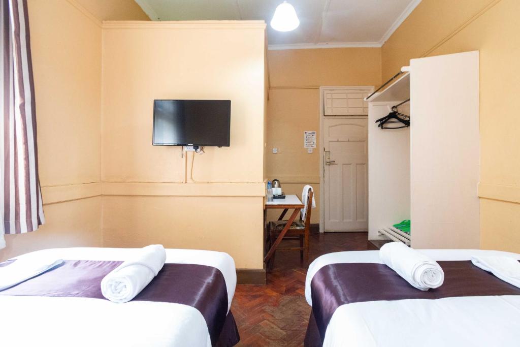 Postel nebo postele na pokoji v ubytování Impala Hotel Parklands