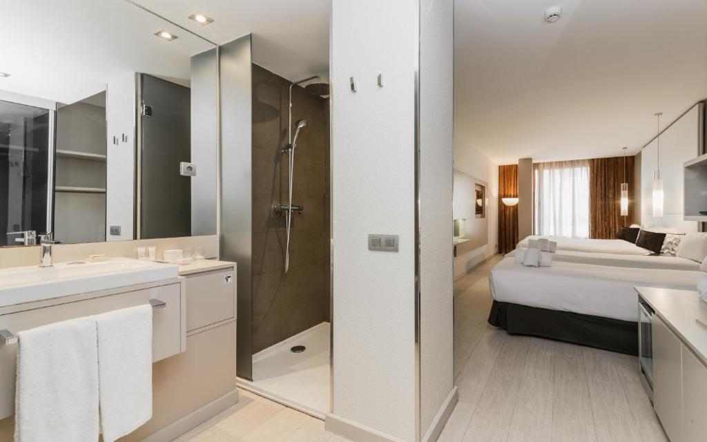 Postel nebo postele na pokoji v ubytování Grums Hotel & Spa