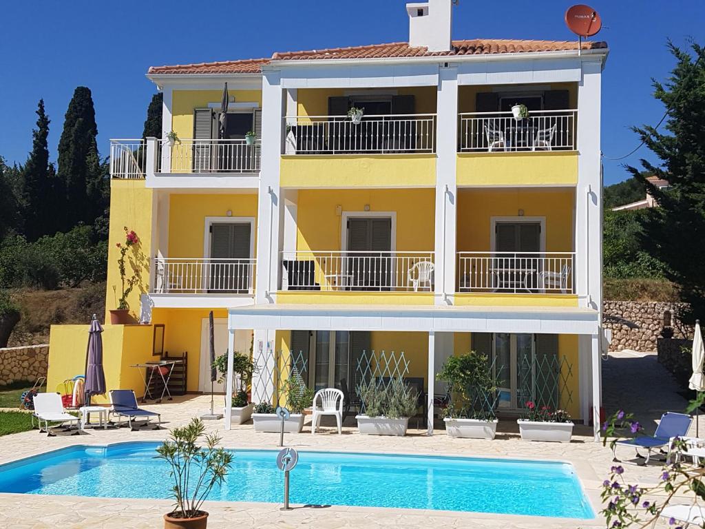 Bazén v ubytovaní Villa Ela Ferienappartements alebo v jeho blízkosti