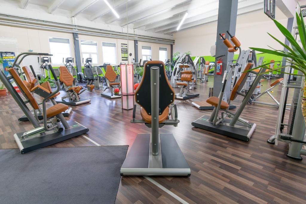 Fitness centrum a/nebo fitness zařízení v ubytování Rosen-Hotel