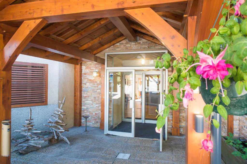 Fotografie z fotogalerie ubytování Logis Hotel Le Lac v destinaci Embrun
