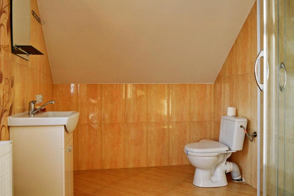 Kúpeľňa v ubytovaní Pokoje nad stawem