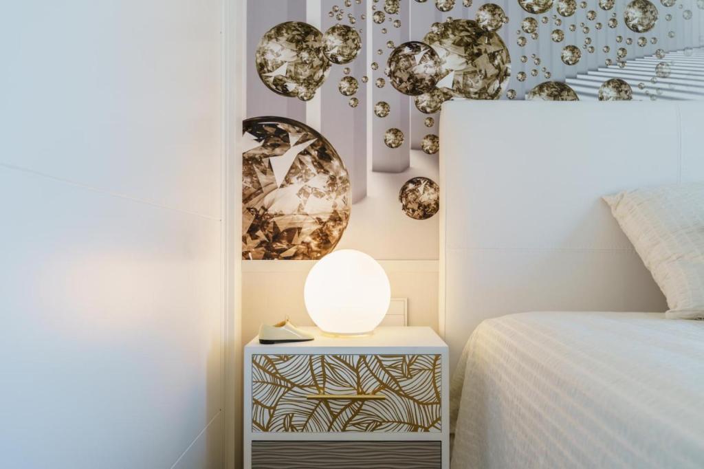 A bed or beds in a room at Teatinos Sky Garden I