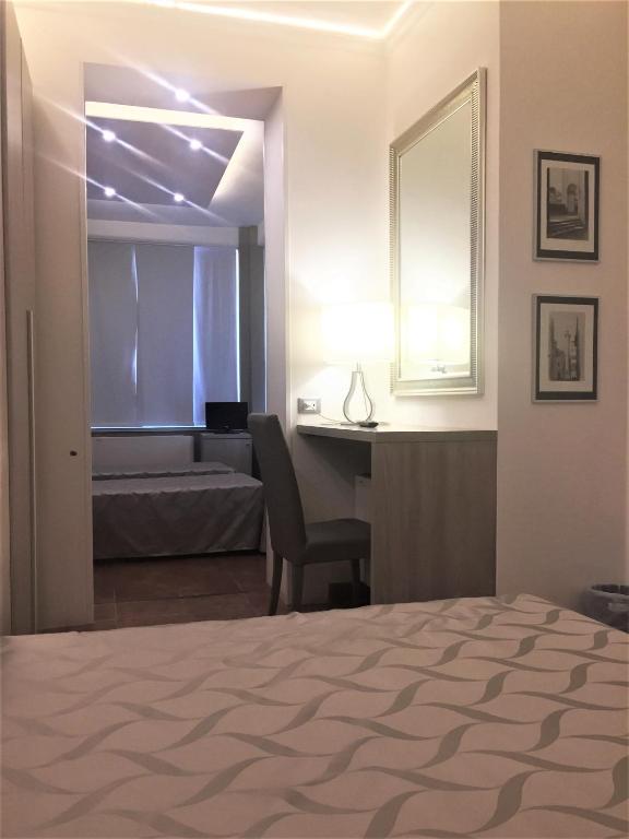 Postel nebo postele na pokoji v ubytování Hotel Alinari