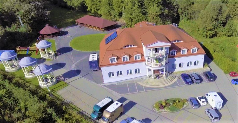 an aerial view of a large house with parked cars at Dwór Maria Antonina in Strzyżów